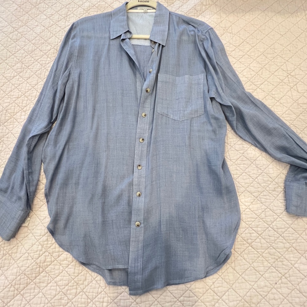 Womens Leju medium button down with split sides.